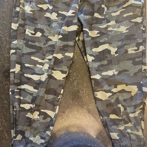 Camouflage studio pants